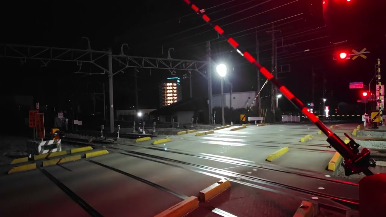 水上は大雪なのに定刻にやってくるけなげな上越線始発電車✨遠くに見える灯りから