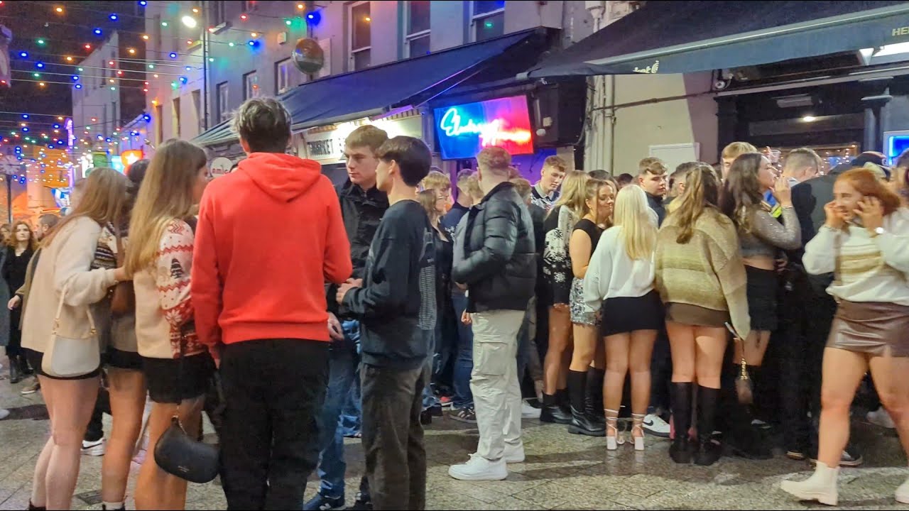 Waterford, Ireland's Christmas Night Life (4K)