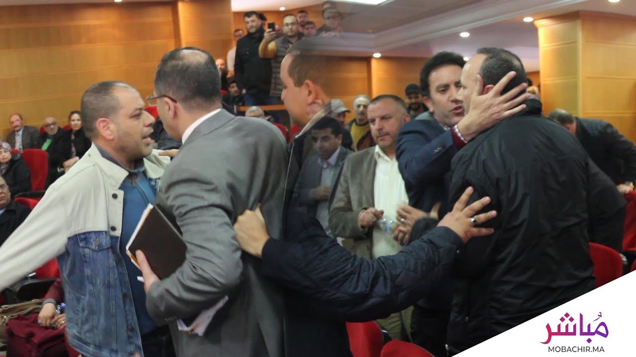 ملاسنات قوية وصلت الى حد التشابك بين مستشارين في جماعة طنجة