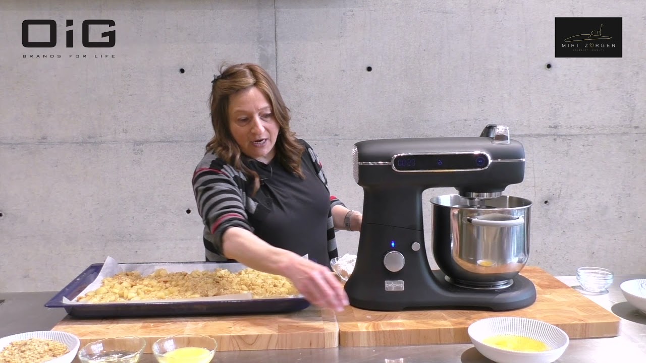 רולדת תפוחים כשר לפסח יחד עם השפית מירי זרוגר