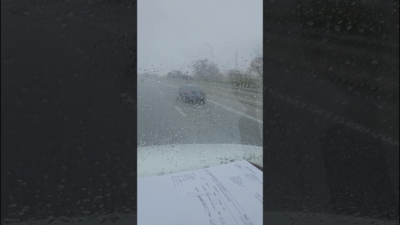 صورنا هاذا الفيديو مع بداية العاصفة الثلجية يوم أمس و تمكنا من مغادرة هاذه المنطقة 