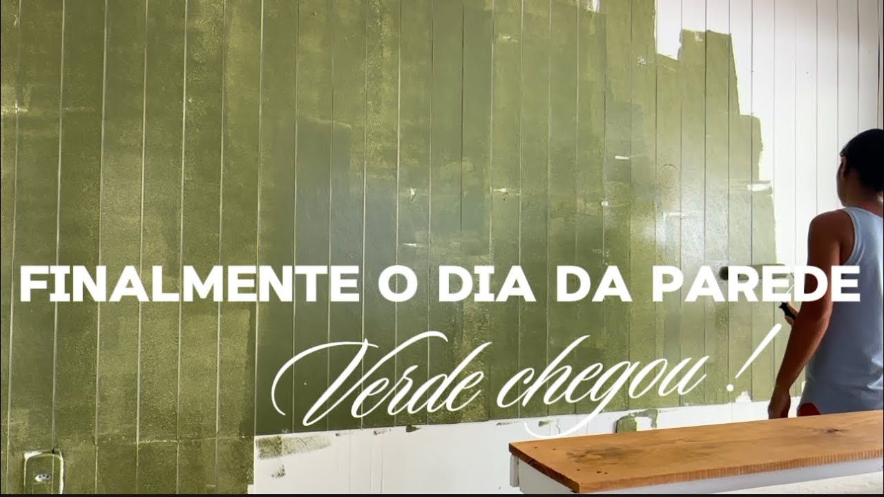 O dia da parede verde, não aguentei e vim logo pintar, e quer saber ? Eu amei, ficou vintage 🤌🏼