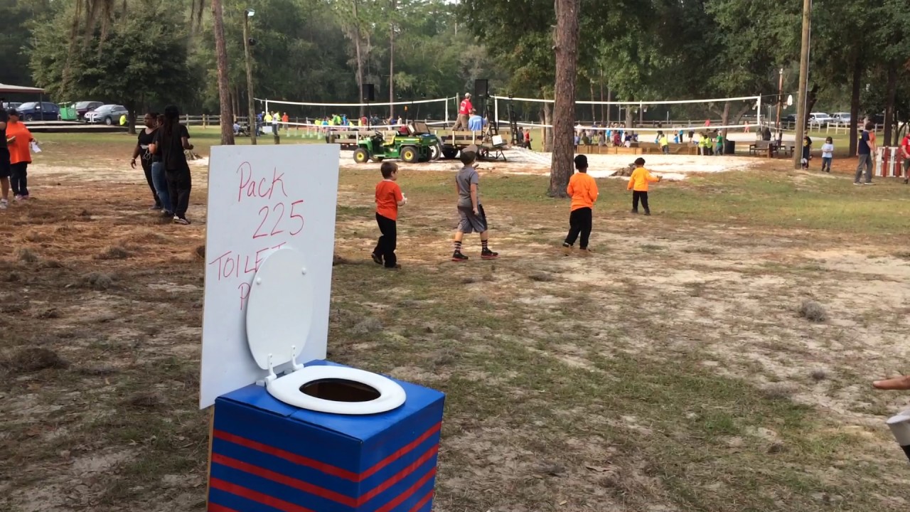 Toilet paper roll toss game