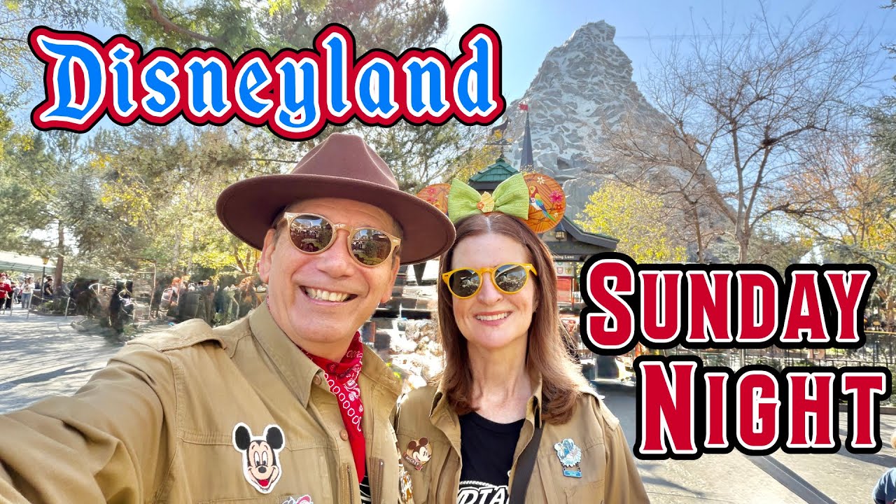 Disneyland Sunday Night Live with Indiana Holmes & Lizzy