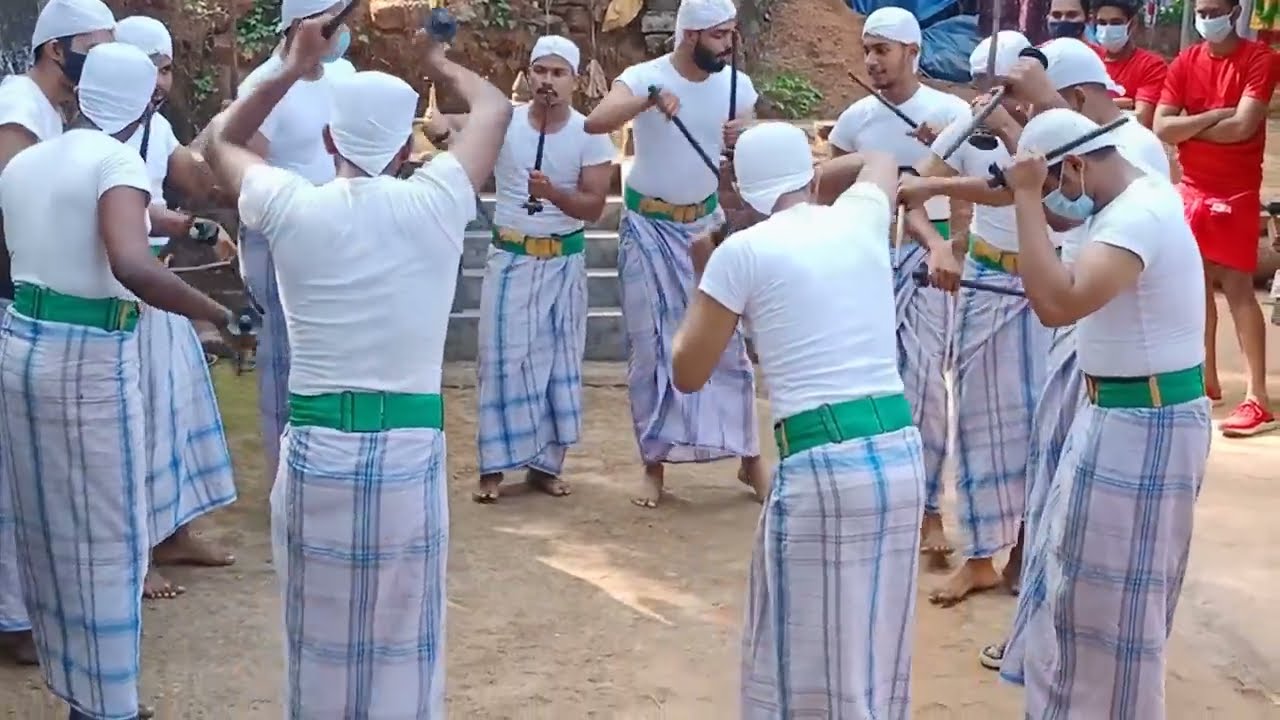 ഒരു കിടിലൻ കോൽക്കളി കാണാതെ പോകരുത്