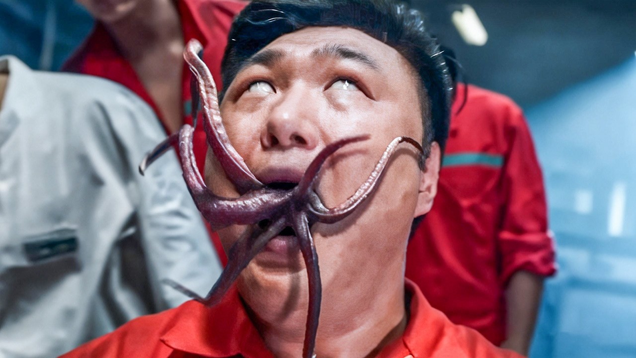 【恐怖电影】船员作死挑战生吞海怪，反遭其一口吞噬！#深海大鱼 #惊悚 #怪兽 #灾难 #电影 #movie #电影派对 #奇幻 #章鱼 #海怪