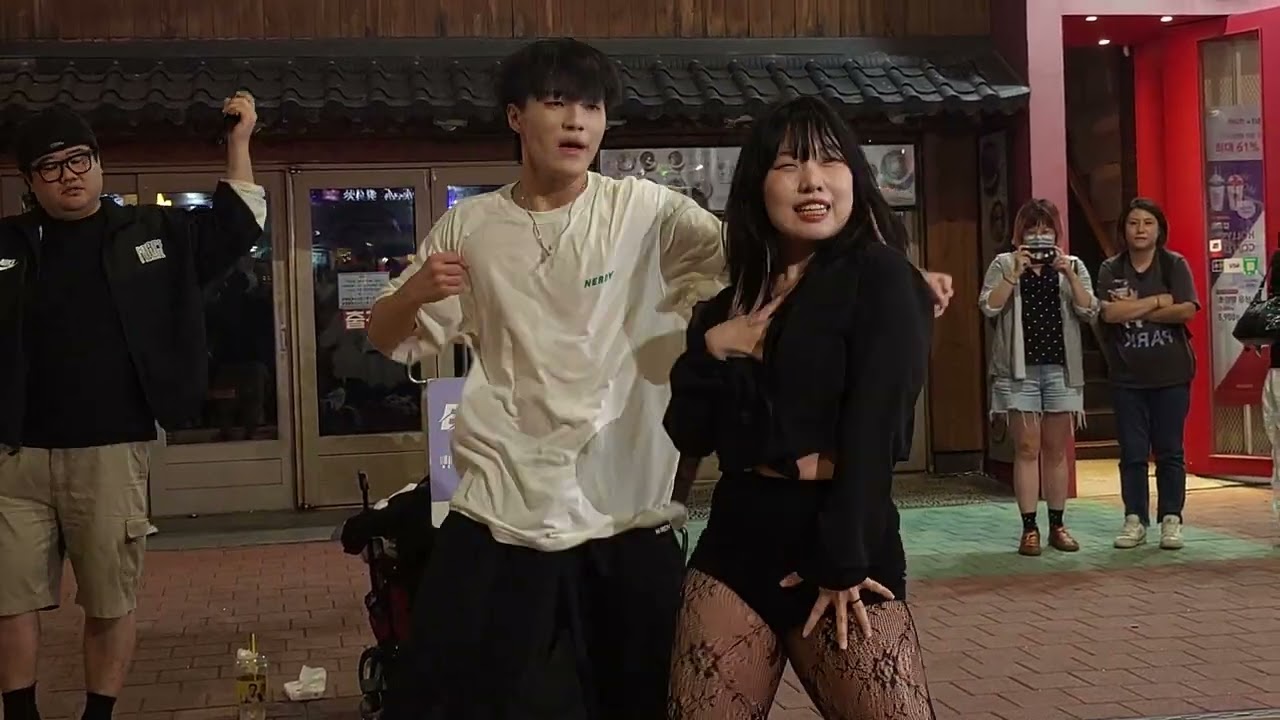 Hongdae busking Crew BeOur ⏰️ HyunA&DAWN (현아 던) 🎤 - PINGPONG (핑퐁) 🎵  ver_dolpari @be_our_0324