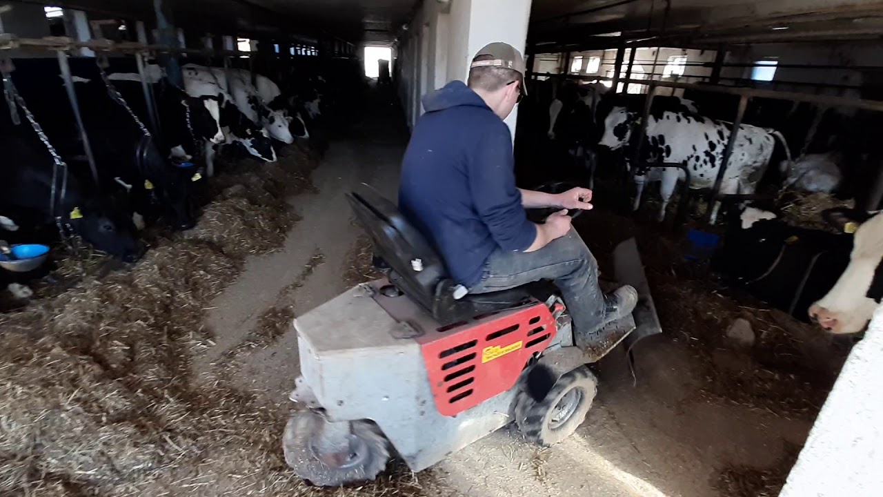Cleanmeleon  cm2. Feed pusher narrow cowshed. Podgarniacz do paszy. WĄSKA OBORA POLAND