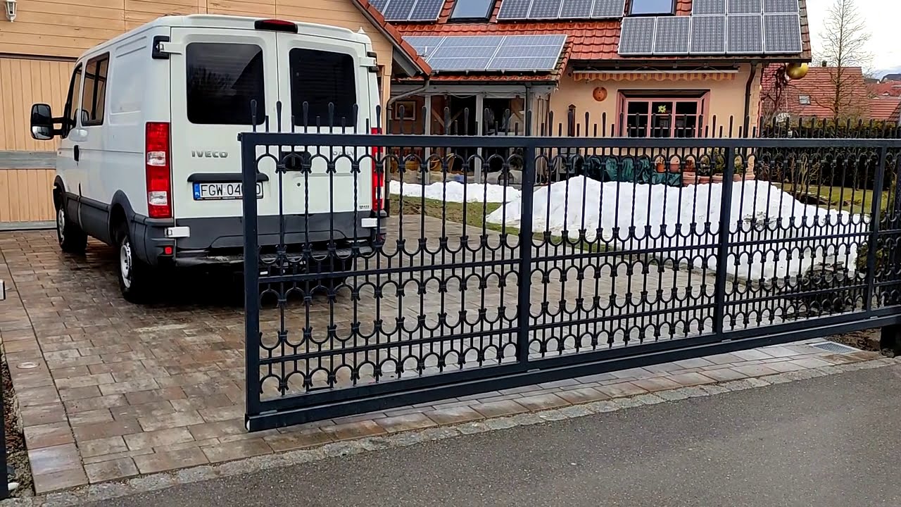 Schiebetor aus Metall (Stahl) mit vielen dekorativen Elementen , https://q-zaune.de/