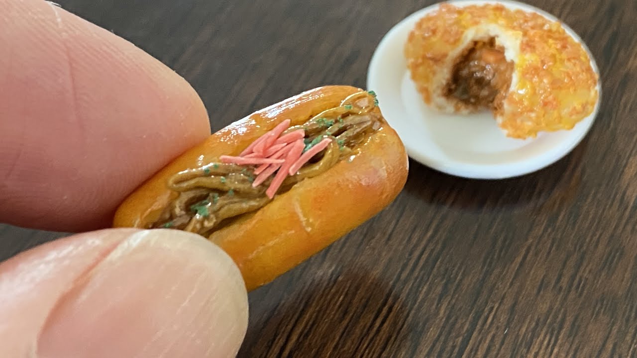 樹脂粘土でミニチュアフード【焼きそばパンとカレーパン】