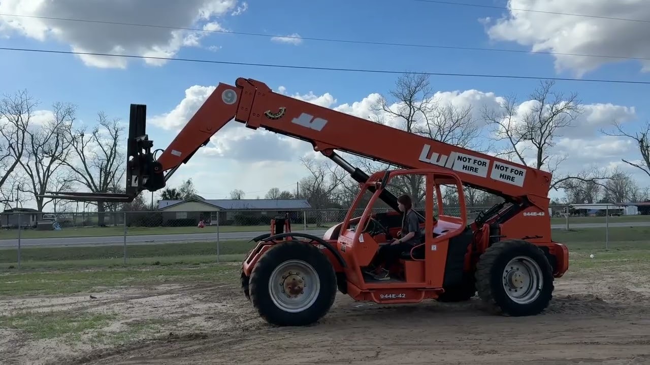 2004 JLG 944E-42 For Sale