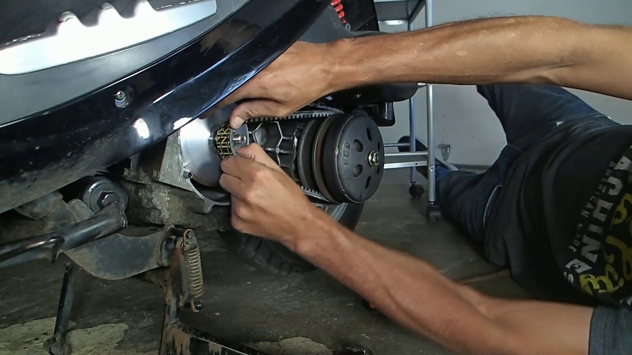 2009 genuine buddy 125 scooter, part 5: how to install a drive belt