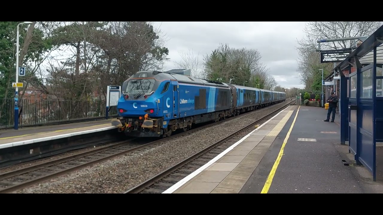 68031 glides through Warwick 