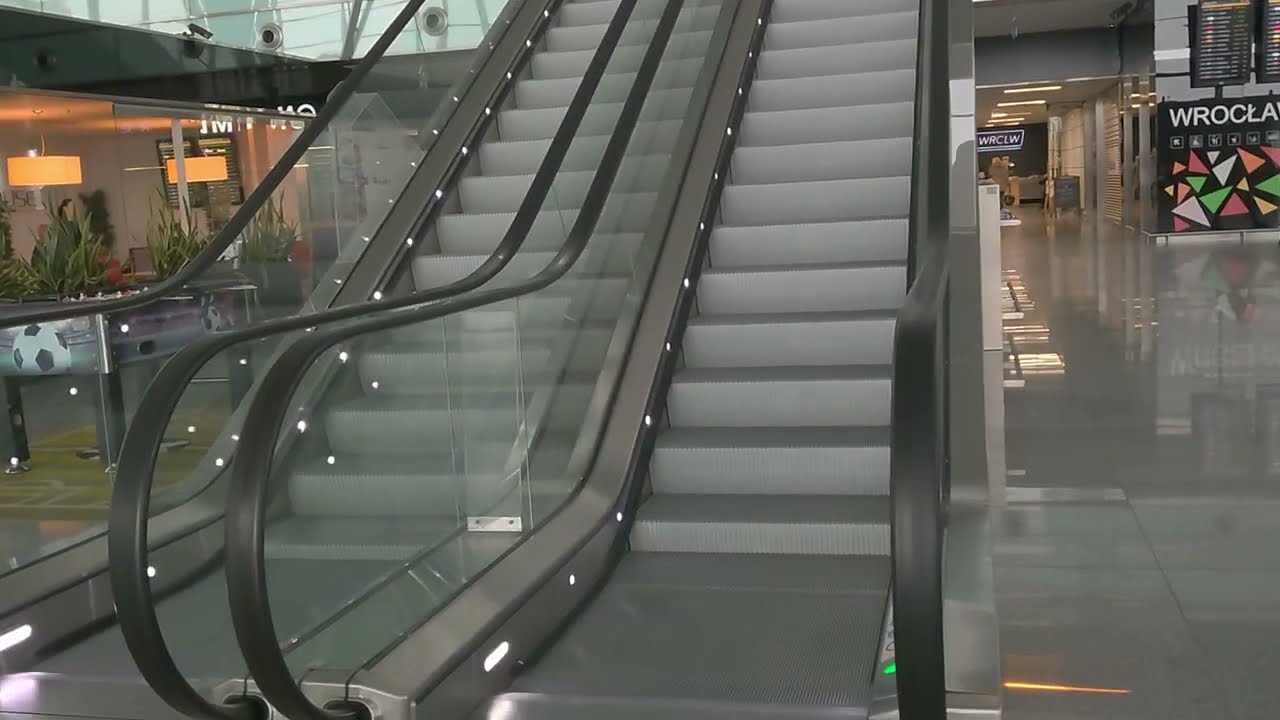Poland, Wrocław Nicolaus Copernicus Airport, 1X escalator