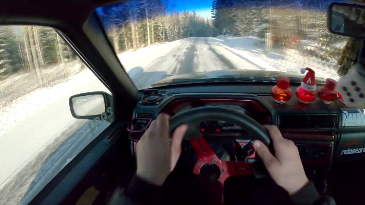 A Traktor K&ouml;rning - H&auml;ver runt  i sn&ouml;n!