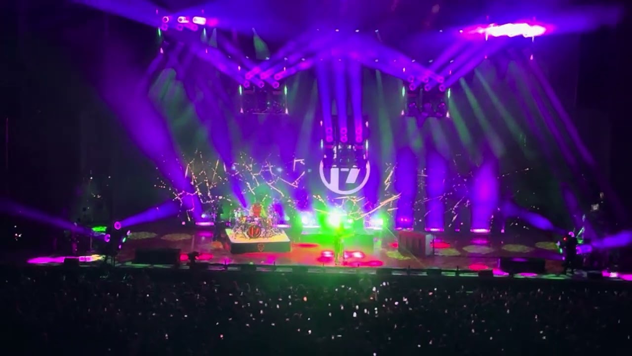 Twenty One Pilots- Shy Away / Heathens / Next Semester - 10.04.25 @ Northwell at Jones Beach Theater