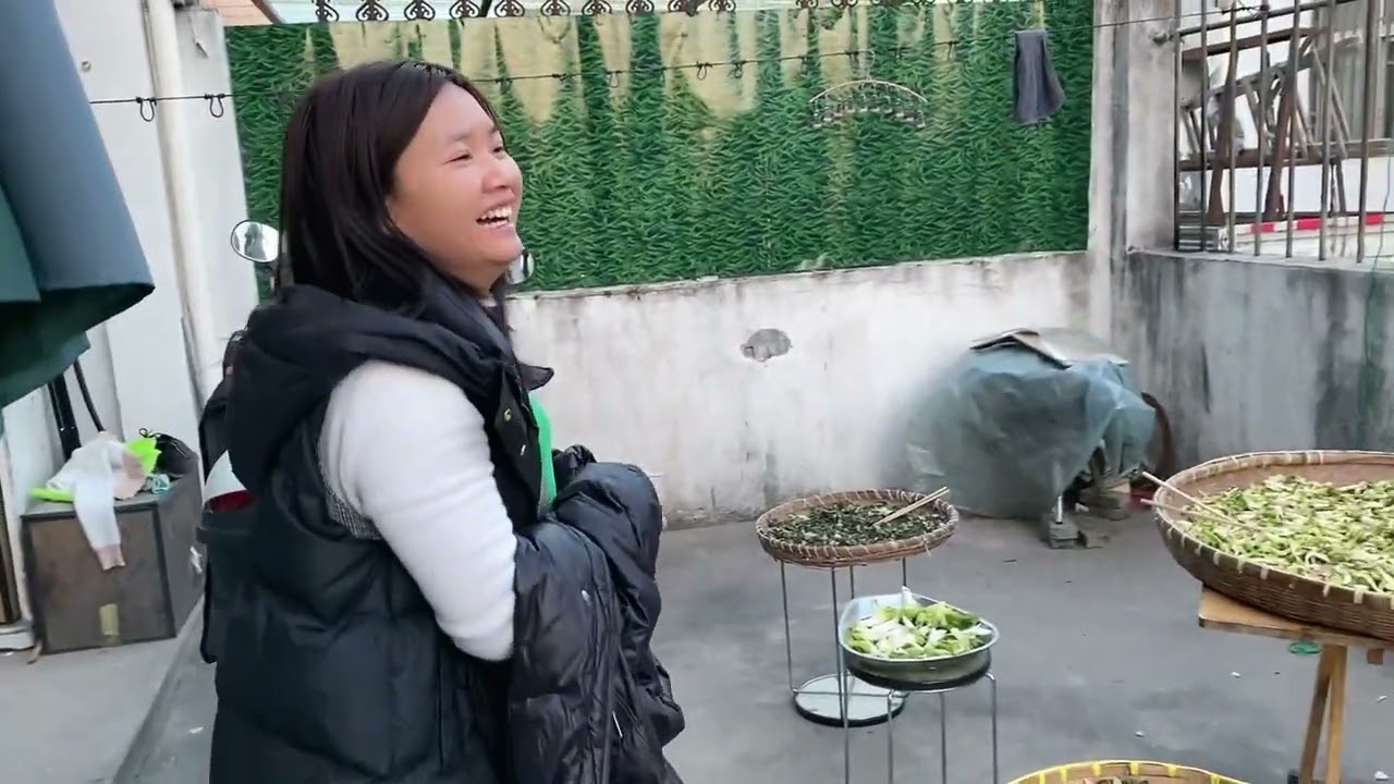 老婆说要在成都买房，儿子立马拿出巨款赞助，太逗了