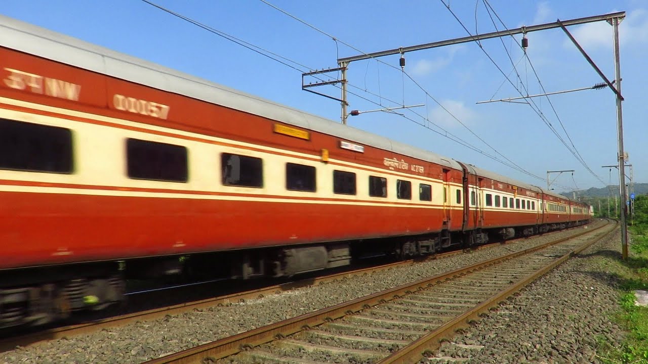 The GLORIOUS Past - ICF Rajdhani Rakes Running As Duronto And AC Express