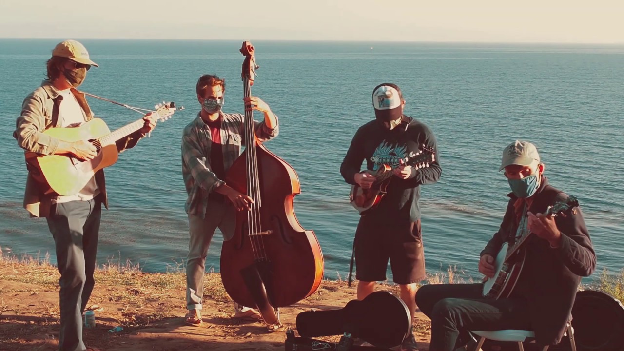 Salty Strings performing Slipstream (Bela Fleck cover) and Cluck Ol Hen (traditional)