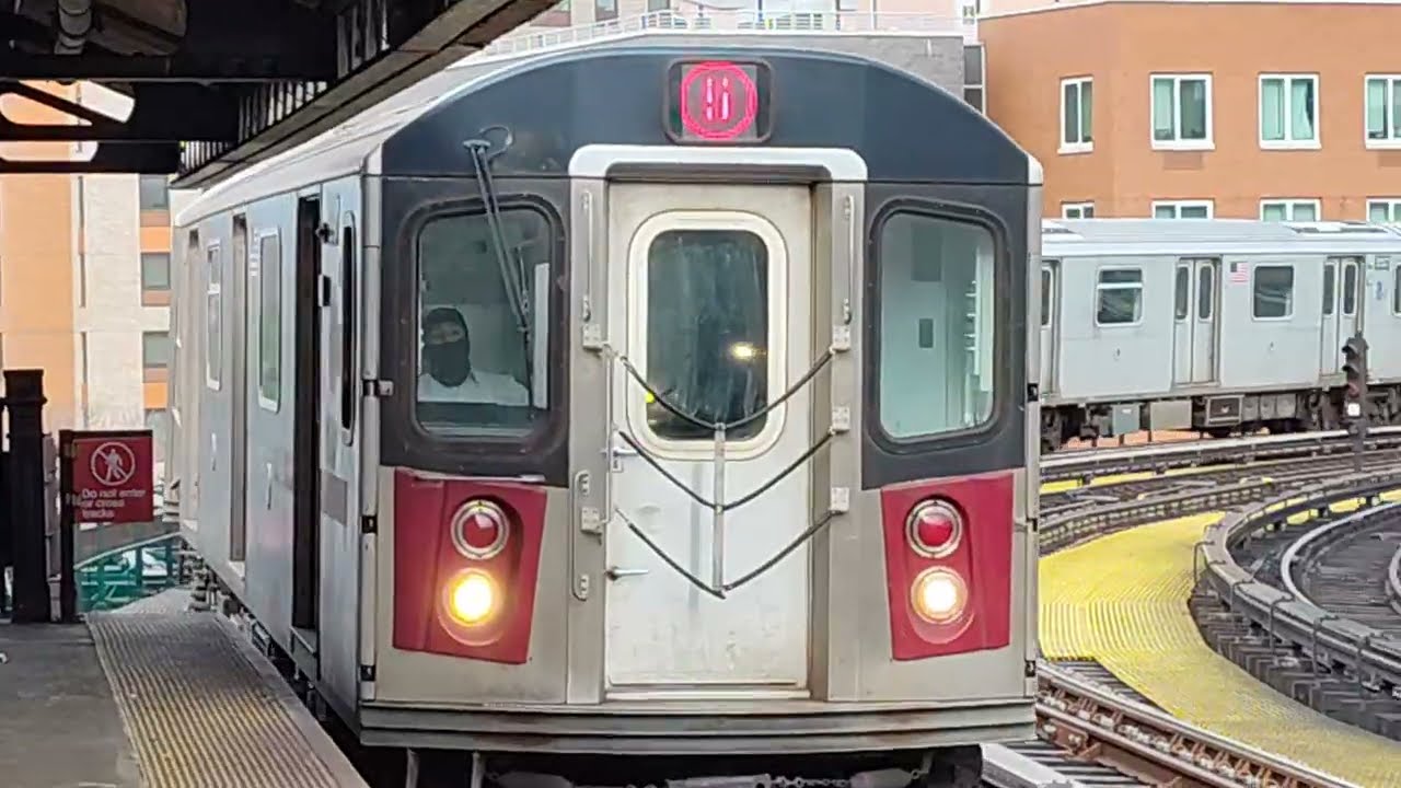 IRT White Plains Road Line R142 (2)(5) Trains Express local Rush Hour Wast Farm Square Station 2026.