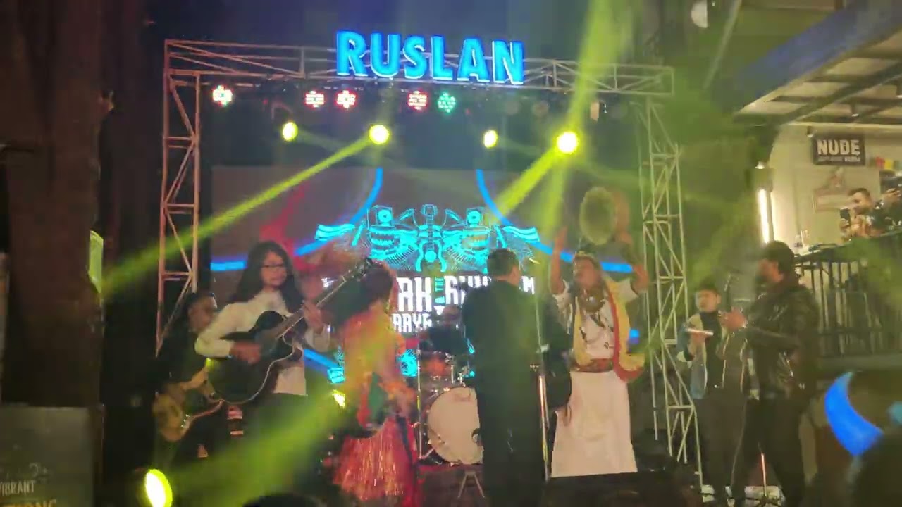 Kali kali hissi pareki live - Deepak Bajracharya and the Rhythm Band.