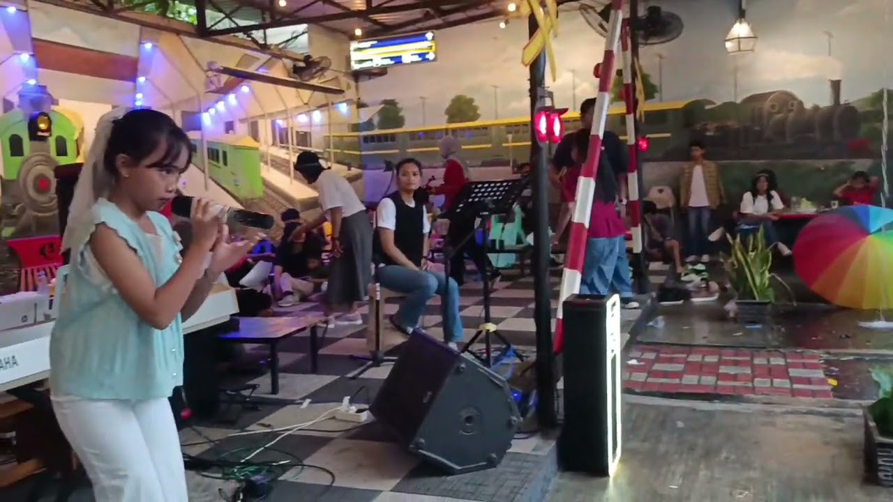 Noella Debora Kasih Ratulangi - Terlalu Cinta show up Rumah Musik di Locomotive sragen