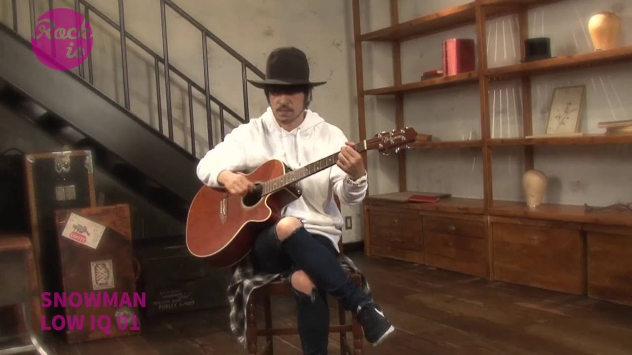 LOW IQ 01、新曲「SNOWMAN」を弾き語りで披露！ - Rock is [ONE SONG]