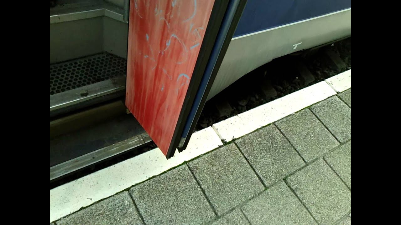 Going into NMBS AM/MS 66 655 @ Railroad Station Maastricht Randwyck