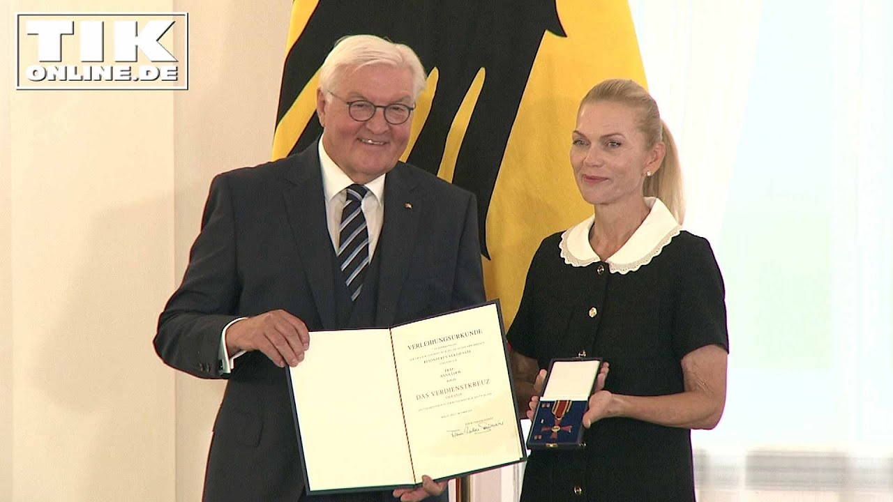 Анна Лоос награждена Федеральным крестом «За заслуги»: церемония награждения провёл федеральный п...