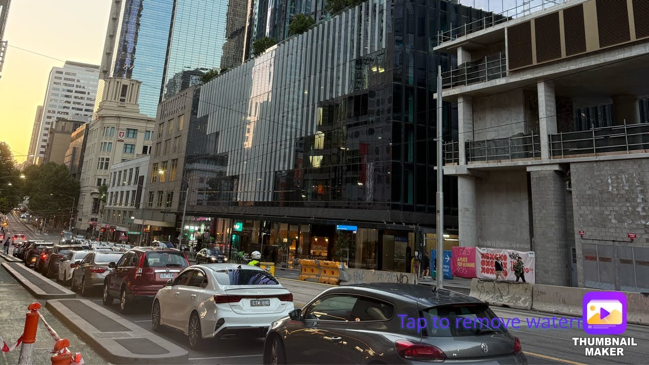 Melbourne Australia: Exploring from shopping centre to city street