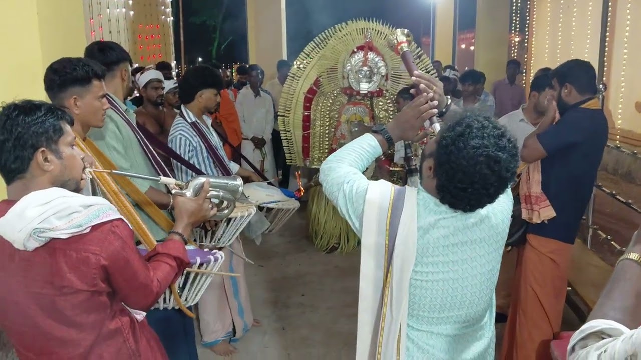 🙏ನಮಸ್ತೆ,  ತುಳುನಾಡ್ ದ ಉಳ್ಳಾ ಯ ದೈವ ದ ನೇಮ ತೂಲೇ 🥰🥰 kola festival pls watch and support 🙏🥰🥰