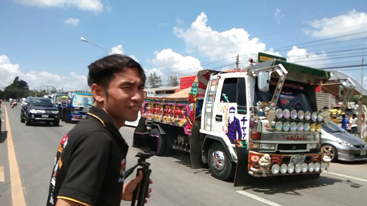 ขบวนรถบรรทุกสายบุญผ้าป่าปูนทรายถวายวัด