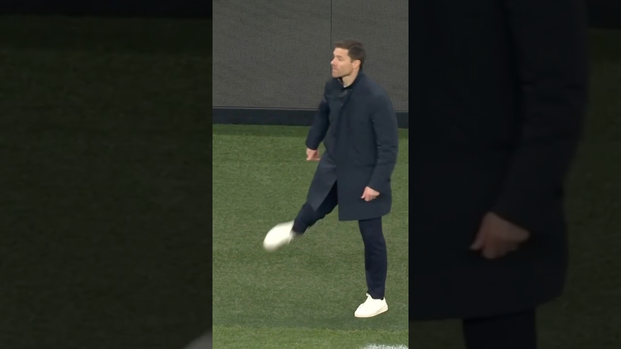 Xabi Alonso with the assist 🤣