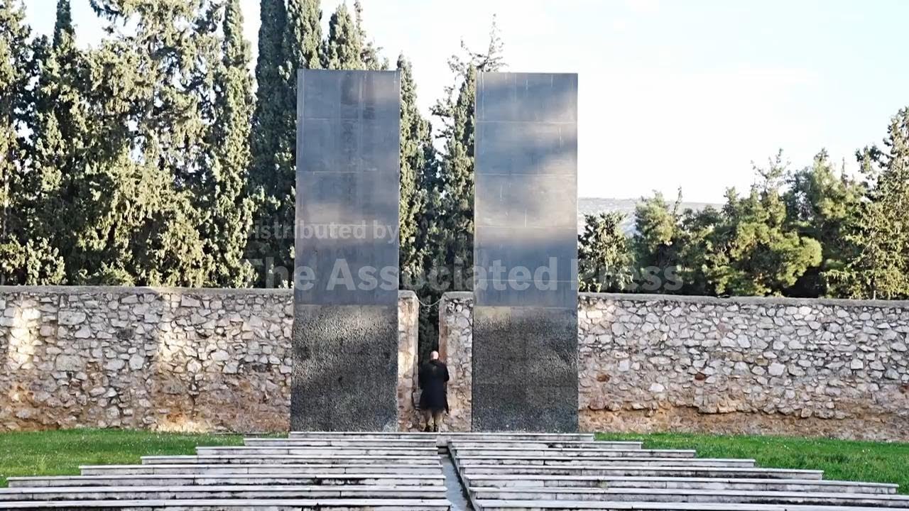 Greece will seek to obtain Nazi execution photos offered for sale online