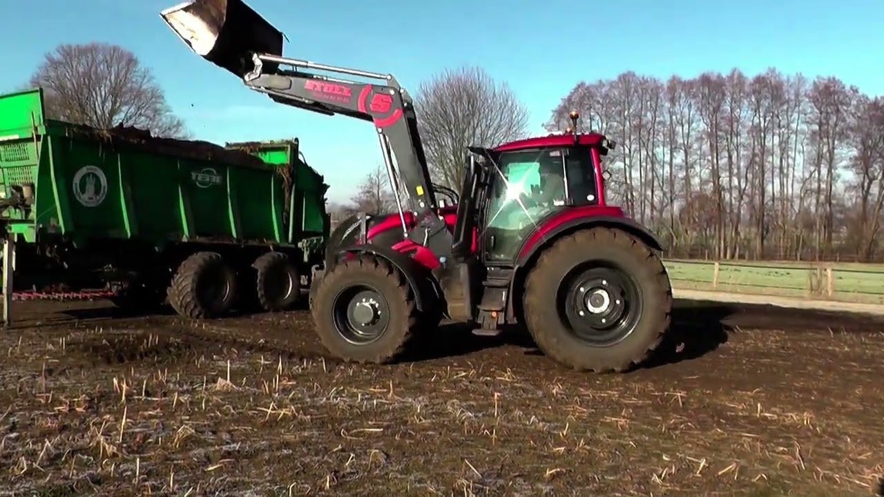 Kompost Ausbringung u. Laden 2023 mit Valtra T 255 u. Stoll Profiline FZ 48-33 Frontlader Teil 1.