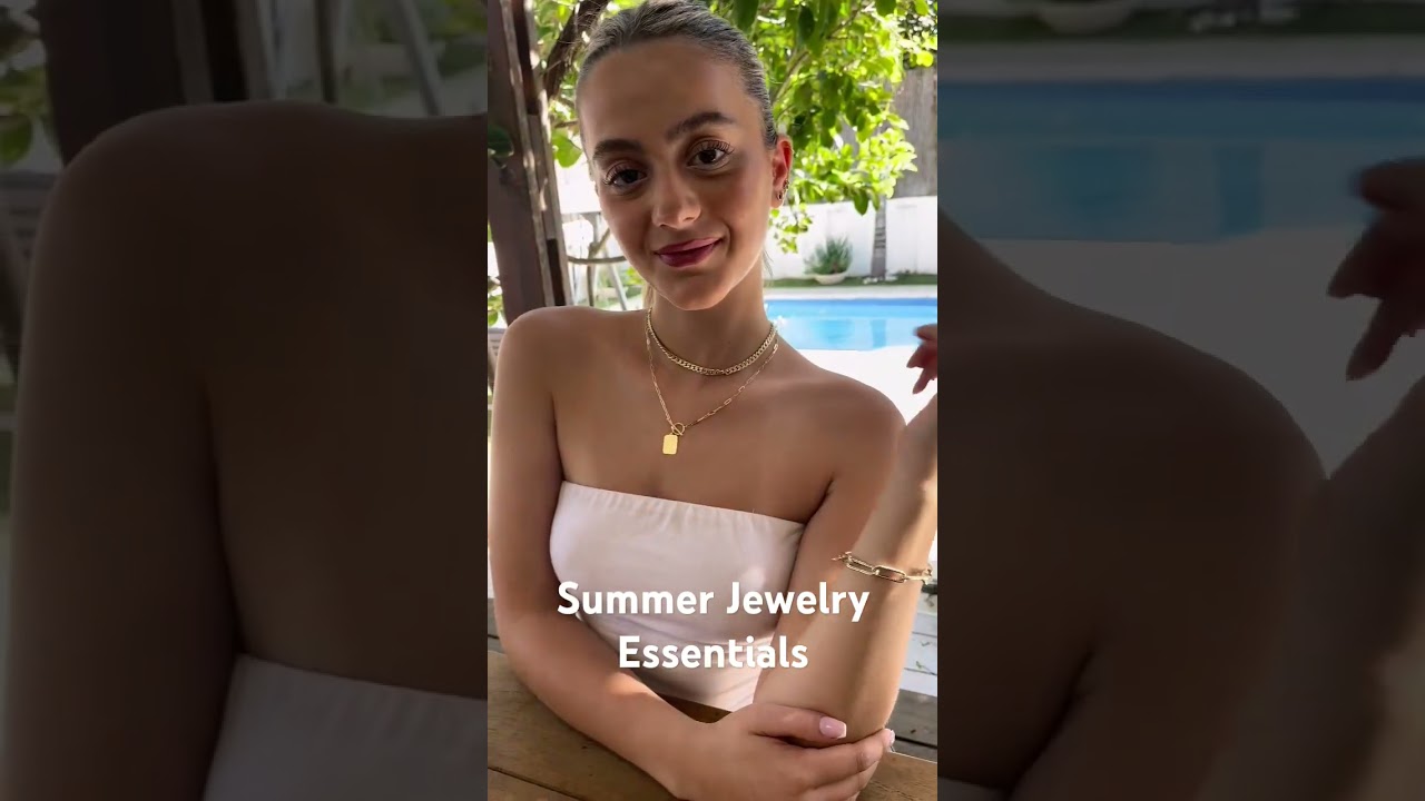 Timeless Gold: Women's Summer Jewelry Essentials