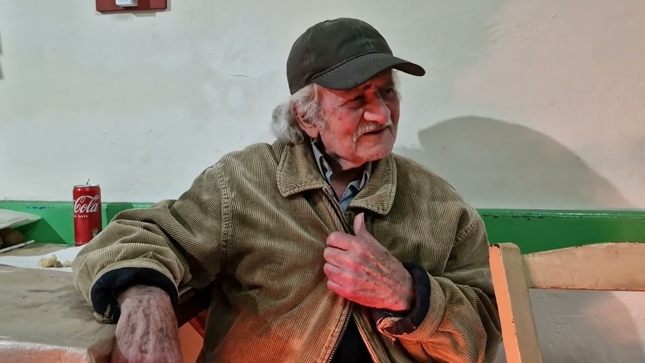 Στο καφενείο στο Αβδού Ο Γιώργος μας μιλάει για τα παλιά  χρόνια και τα παιχνίδια που παίζανε