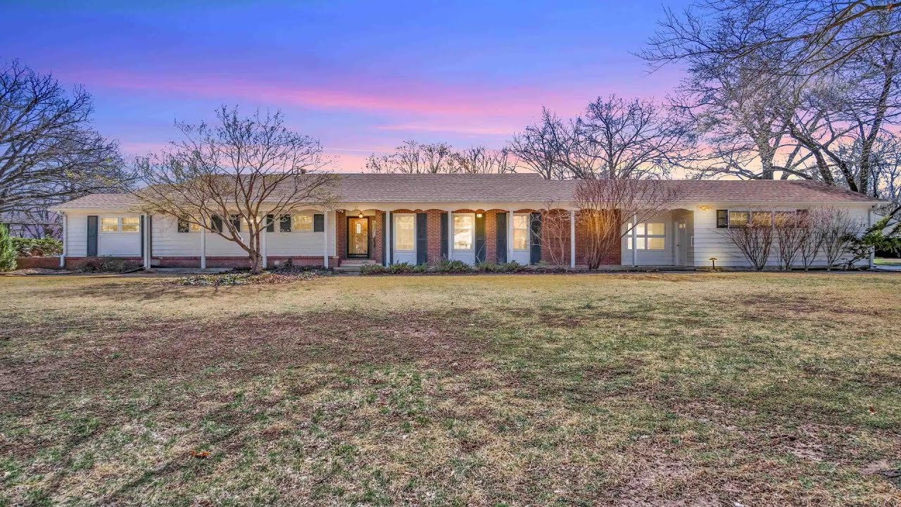 NEW LISTING: 17 Circle Dr Newton KS 67114