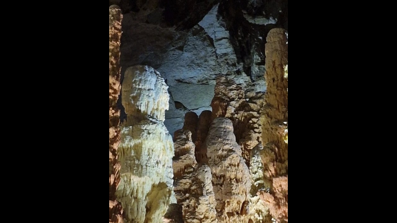 Grotte di Frasassi: forme incredibili, misteri naturali e meraviglie scolpite nella roccia