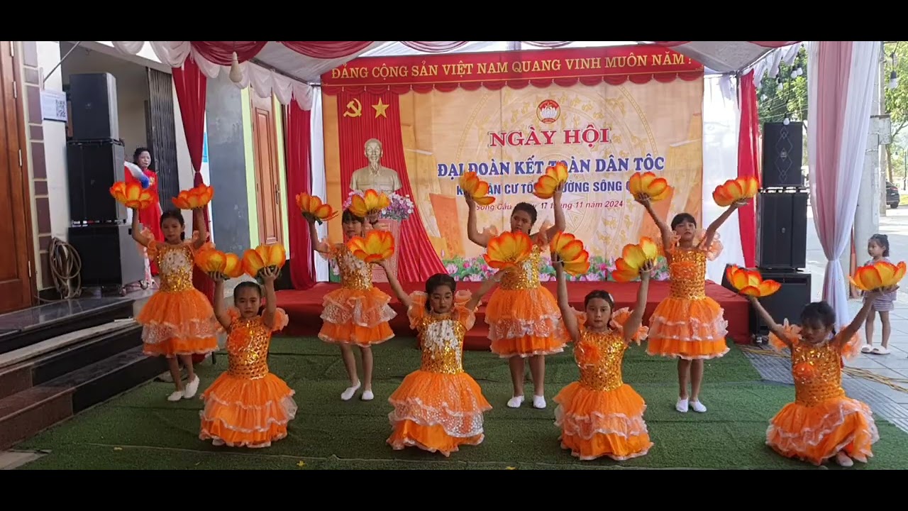 múa : em là mầm non của đảng- biểu diễn các cháu thiếu nhi tổ 2  sông cầu