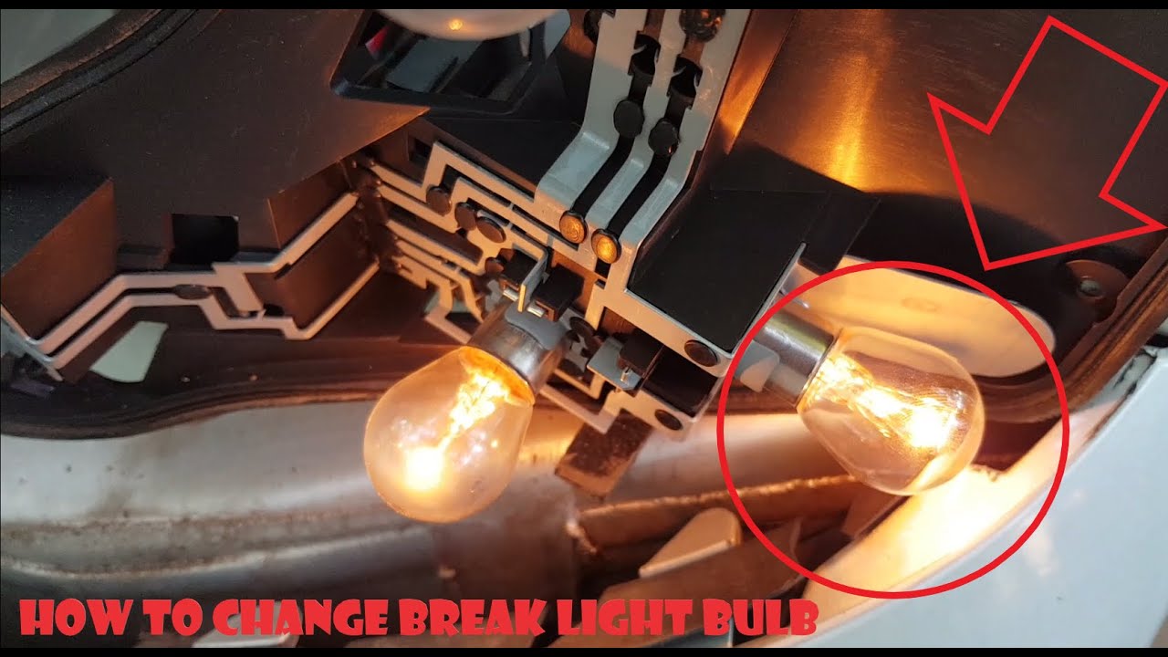 How to change break light bulb (Opel Astra H)