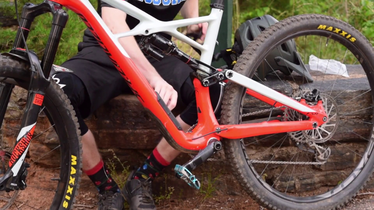 2017 Specialized Enduro trail riding