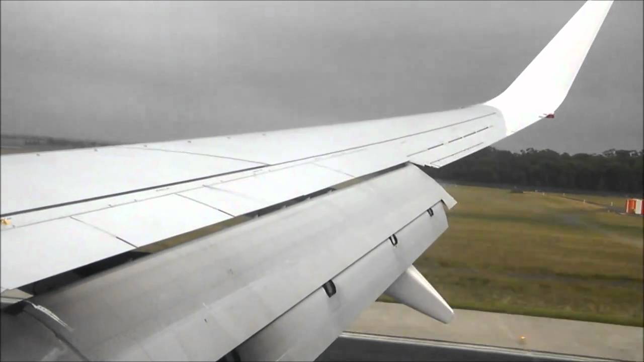 Virgin Blue 737-800 Melbourne Airport landing. VH-VUV
