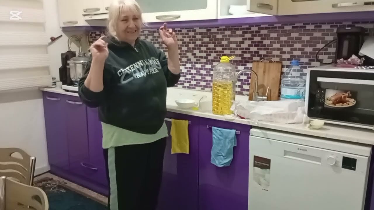 BENİ EVDE TUTAMIYORLAR.YOLLARA DÜŞTÜM. 