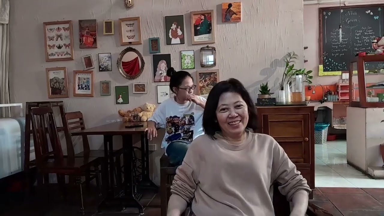 Ăn cơm chùa - vào cà phê quán Gốm gặp bé cún dễ thương