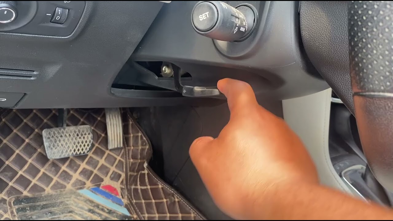 Adjust the steering column on MG ZS