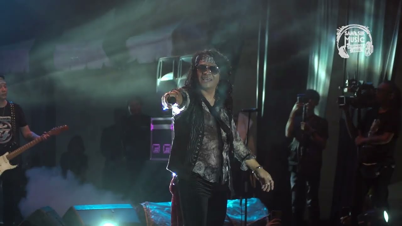 Candil ft. Viky Sianipar - Rocker Juga Manusia