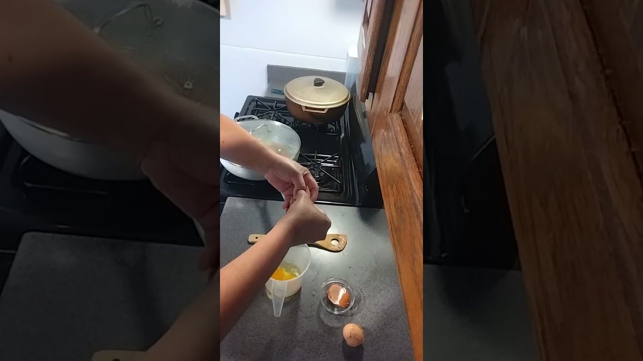 Latrice Burton is live! Cook egg scramble with me #momlife #cooking #food #recipe #family 