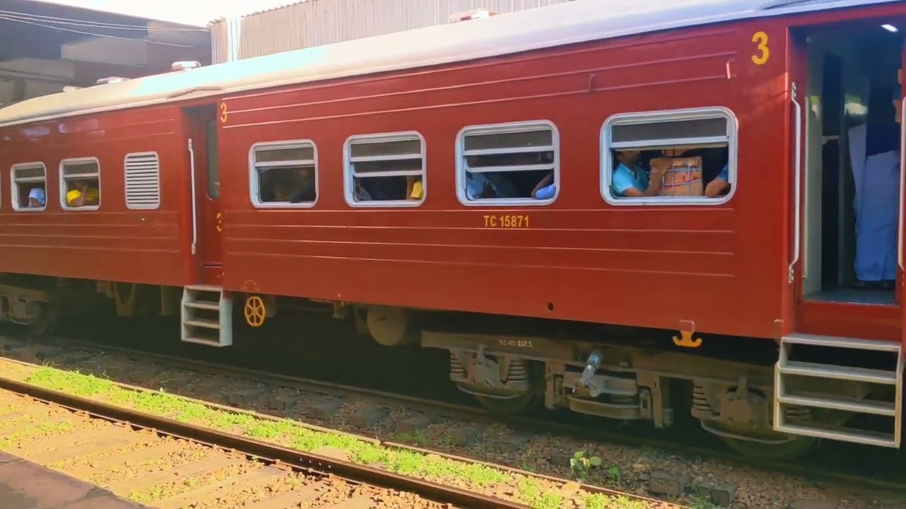 No. 6011, Colombo - Batticaloa UDAYA DEVI arrival and departure at Polgahawela with EMD powered loco