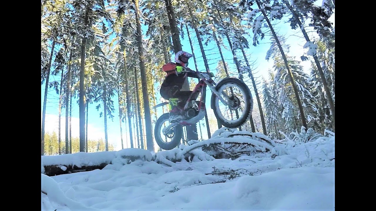 GasGas Gabatech TXT E-Trial im Schnee